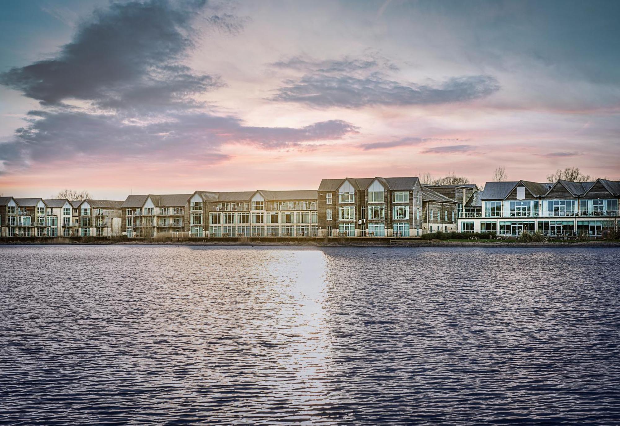 De Vere Cotswold Water Park South Cerney Exterior foto